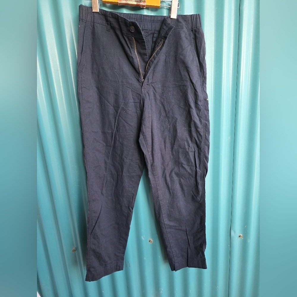 Uniqlo Black Chinos Versatile Comfort